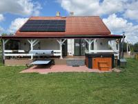 Siedlisko Stara Poczta Podlasie- balia-jacuzzi, ogród, relaks, wege, comfortfood, Podlasie - Chambres d'hôtes Drohiczyn