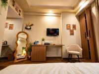 The Liva Premium Stay Near Pari Chowk and Expo Mart - B&B Greater Noida