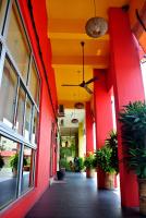 Wau Hotel & Cafe - B&B