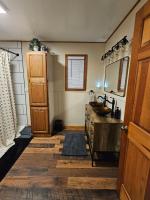 Spacious 4BR Lakeview Home with AC & Beautiful Private Back Deck - B&B Lakeview
