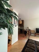 Big exotic apartment over Kabaty metro station - Chambres d'hôtes Varsovie