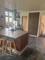 Hus nær Billund med spabad, have, grill og privat carport - Chambres d'hôtes Grindsted