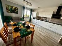 Urban Green Września,Przytulny apartament z parkingiem - B&B Września