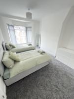 Contractors, Holiday House, Free Parking, 3 bedroom , sleeps 6 - B&B Liverpool