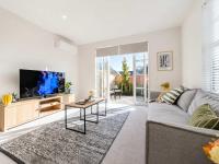 3BR City Home with Courtyard & Parking Near CBD - Chambres d'hôtes Christchurch