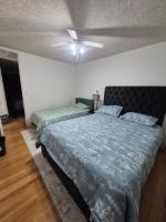 3-Bedroom bungalow Suite, North Edmonton - Bed and Breakfast Edmonton
