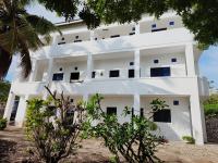 Diani Beach Haven 1-Bedroom by the Beach - B&B Diani Beach