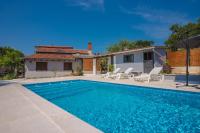 Apartments with pool 992 - B&B