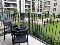 Spacious Anděl Apartment with 2 Bathrooms near Metro - Ferienwohnung Prag