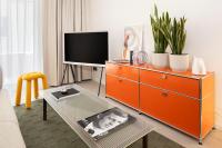 Bauhaus 70 Retro Art Apartment by Castle & Danube - Chambres d'hôtes Bratislava