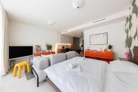 Bauhaus 70 Retro Art Apartment by Castle & Danube - Chambres d'hôtes Bratislava