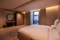 Luxury apartment with one bedroom and a living room, modern furnishings, full service, 11 m - Chambres d'hôtes Riyad