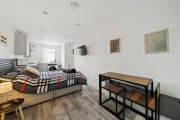 10min to City - FREE Parking - Private Studio - Contractor Friendly - B&B Manchester