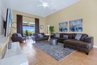 Luxury 4BR Home - Private Pool BBQ - Near Disney - Bed and Breakfast Kissimmee