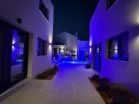 The Five Doors Apartments - Free 24hr Transportation to Airport - B&B Artémida
