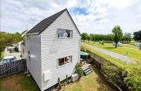 Tahunanui Beach Holiday Home - Bed and Breakfast Nelson