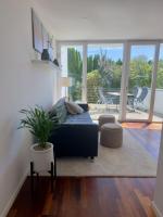 Moderne Design-Wohnung mit Bergblick & Terrasse - Bed and Breakfast Tiefgraben