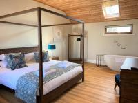Pheasant at Rossie Ochil Estate Cottages with Hot Tub, Perthshire - Chambres d'hôtes Forgandenny