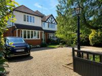 Claygate Village Stay - Parking & London Links - Ferienwohnung Claygate