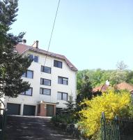 Romantic two bedroom apartment close to Normafa with free parking - B&B Budapest