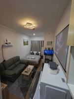 Silong Sleek Movie Lounge PS4 and Snack Bar - Bed and Breakfast Maribago