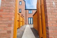 Mathew Suite I Chic 2BR Townhouse I Sleeps 7 I Barry Island Beach I Parking I Barry Train Station I Easy Cardiff Access - Chambres d'hôtes Barry