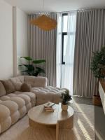 Cozy Earthy Retreatw with Pool View - Chambres d'hôtes Charjah