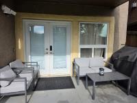 Cozy walkout retreat beside pond and trail - B&B Edmonton