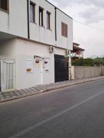 Near Airport Cozy Stay Studio - 2 - Bed and Breakfast Laknas