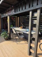 Spacious 3-bedroom, 2-bathroom home in DT yellowknife heated hot water all facilities - Bed and Breakfast Yellowknife