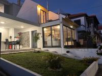 Crystal House - B&B Calheta