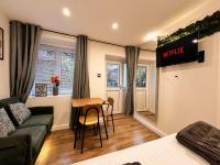 The Bolthole - Central Studio - B&B Gloucester