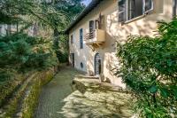 Villa Incanto Sul Lago: Lakefront, Garden & Balconies (Sleeps 7) - Happy Rentals - Bed and Breakfast Laveno-Mombello