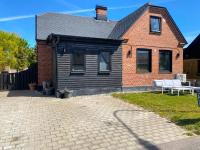 Cozy villa 1 min walk from the beach in Trelleborg - B&B Trelleborg