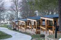 Camping Karin - Mobile houses Magoro - Bed and Breakfast Donji Karin