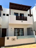 Casa Bleu - Duplex with Shared Pool, Balcony, Terrace and Grill By Lanzarote Vacation Homes - B&B Puerto Calero