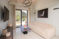 Apartment with Mountain View