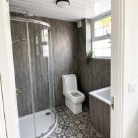 Cosy 2BR Wicklow Cabin Wiz Patio & Central Location - Ferienwohnung Wicklow
