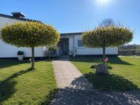 Ebenerdiges Natur- und Kreativ-Ferienhaus, ungestört, privat, mit Weitblick und Sauna auf 25000 qm, 5 Minuten zur Innenstadt Frankenberg Eder - Chambres d'hôtes Frankenberg