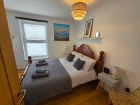 Spacious and central with great waterside views - Bed and Breakfast Hayle