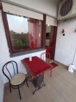 Red&Black Apartment - romantic getaway for couples - Chambres d'hôtes Senta