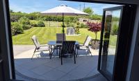 The Paddocks, Luxury Barn Retreat, Wolseley Bridge, Cannock Chase, Staffordshire - B&B Colwich