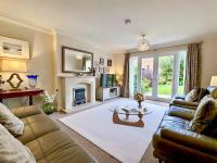 Pretty 4 Bed Detached House 5 mins M6 and Carlisle - Chambres d'hôtes Carlisle