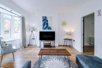 Modern & Spacious 3BR Home Near Manchester - B&B Manchester