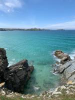 Sea View Beach House - Walk to Porth and Lusty Glaze - Chambres d'hôtes Newquay