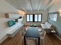 Casa Paolina Apartment - Your Hub between Milan, Como & Lake Como - Accommodates up to 6 guests - Lomazzo - B&B Lomazzo