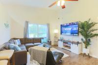 Salty Tide Getaway - Nightlife, Pool, Play, Beach - B&B Palm Harbor
