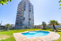 Bahari Beachfront Apartment with Ocean & Mountain Views - B&B Bloubergstrand