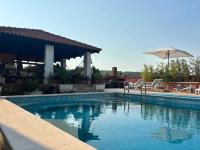 Two bedroom apartment Gorana with swimming pool - B&B Jelsa