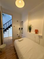 TL5 - SMALL COZY ROOM IN FLAT SHARE Zone 2 - Few mins walk to Stepney Green STN - B&B Londra